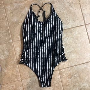 Cupshe Women’s one piece striped black white